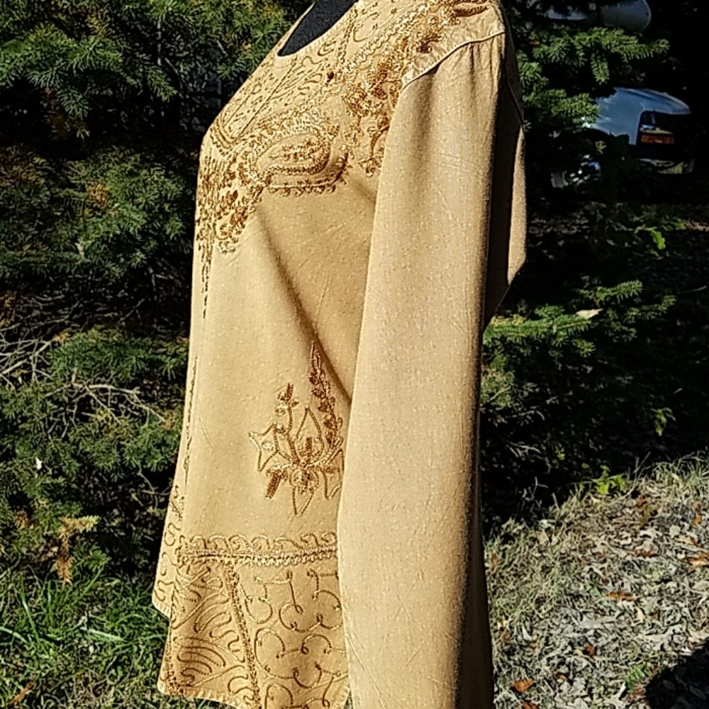 Tunic - Picture 5 of 7